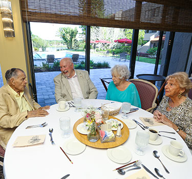 Lakehouse-West-Residents-Dining